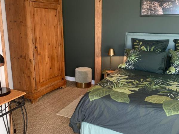 Chambre d'hôtes A Vadina Porticcio : photo 5 de la chambre chambre double avec salle de bains privative