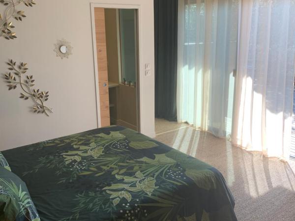 Chambre d'hôtes A Vadina Porticcio : photo 10 de la chambre chambre double avec salle de bains privative