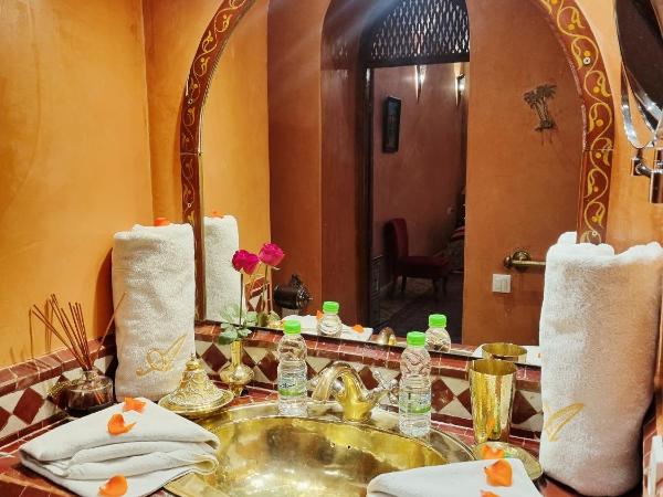 Riad Adriana : photo 8 de la chambre chambre double -bordeaux-