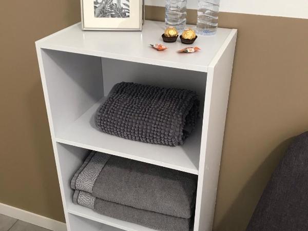 Studette de 17m2 avec parking privé gratuit Climatisation et petite cuisine : photo 3 de la chambre chambre double avec salle de bains privative