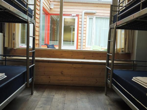 3BE Backpackers Bed & Breakfast Eindhoven : photo 4 de la chambre lit simple dans dortoir de 4 lits