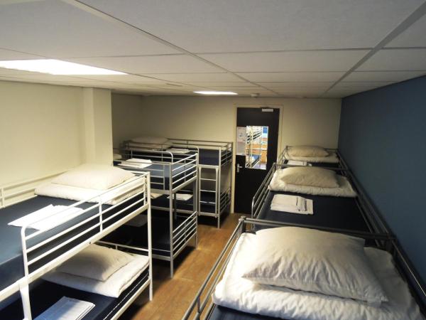 3BE Backpackers Bed & Breakfast Eindhoven : photo 3 de la chambre lit simple dans dortoir de 12 lits