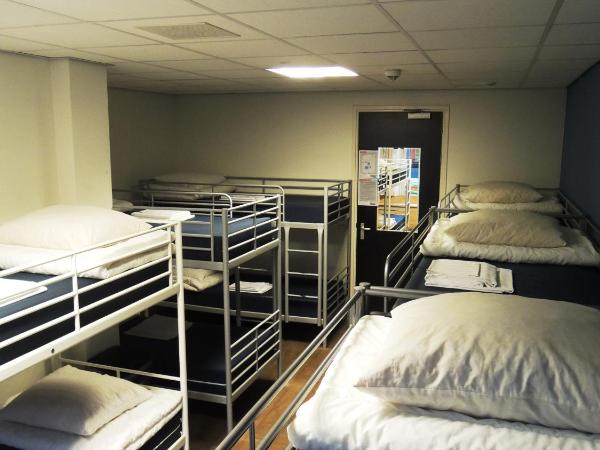 3BE Backpackers Bed & Breakfast Eindhoven : photo 2 de la chambre lit simple dans dortoir de 12 lits