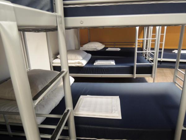 3BE Backpackers Bed & Breakfast Eindhoven : photo 7 de la chambre lit simple dans dortoir de 14 lits