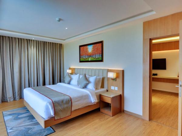 Clarion Hotel Bangalore : photo 4 de la chambre suite lit queen-size