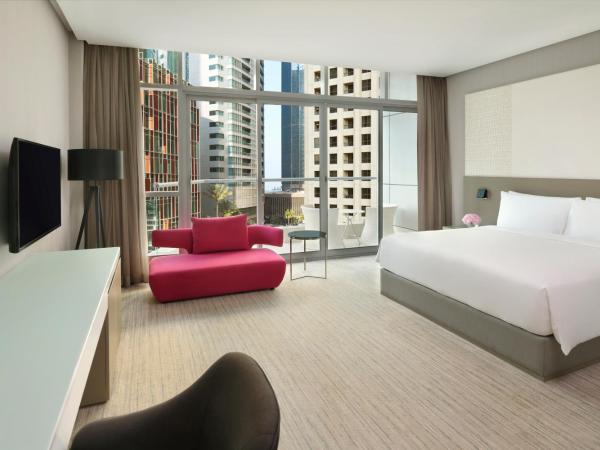 InterContinental Dubai Marina, an IHG Hotel : photo 1 de la chambre luxueuse chambre king avec balcon
