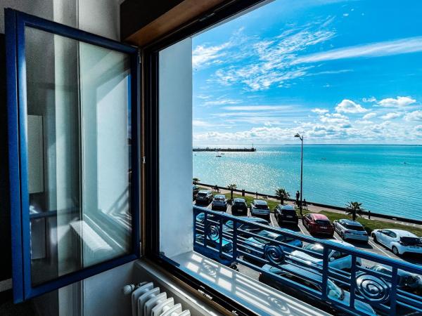 Kêr L - Breizh & Breakfast : photo 5 de la chambre chambre lit queen-size - vue sur mer