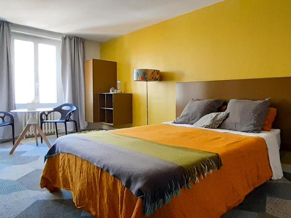 Kêr L - Breizh & Breakfast : photo 3 de la chambre chambre lit queen-size - vue sur cour