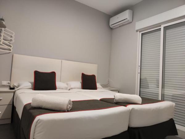 Hostal Jireh : photo 1 de la chambre chambre lits jumeaux