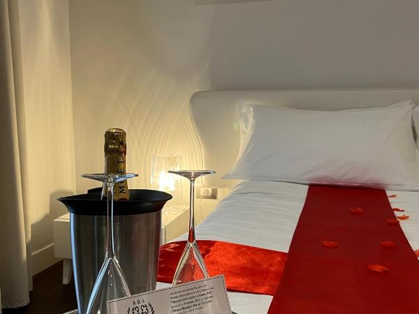 Palazzo Cini Luxury Rooms in Pisa : photo 2 de la chambre chambre double supérieure avec baignoire spa