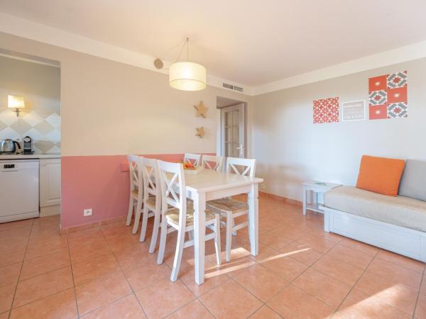 Résidence Pierre & Vacances Les Rives de Cannes Mandelieu : photo 3 de la chambre appartement 1 chambre avec coin nuit dans alcôve et terrasse ou balcon (6 personnes) - vue sur rivière