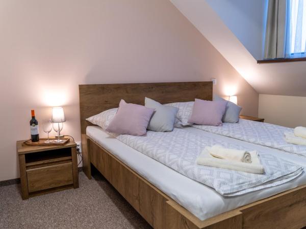 Rózsa Étterem & Panzió : photo 1 de la chambre chambre standard lit queen-size