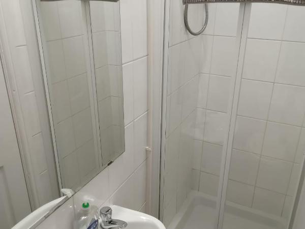 parklane guest house : photo 4 de la chambre chambre double avec salle de bains privative
