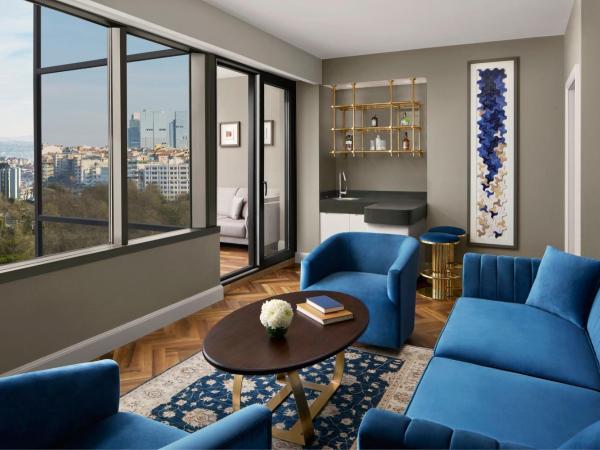 The Ritz-Carlton, Istanbul at the Bosphorus : photo 8 de la chambre suite istanbul avec accès au salon club