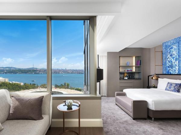 The Ritz-Carlton, Istanbul at the Bosphorus : photo 4 de la chambre chambre premium - vue sur bosphore
