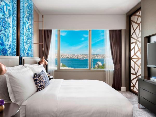 The Ritz-Carlton, Istanbul at the Bosphorus : photo 10 de la chambre suite bosphore avec accès au salon club