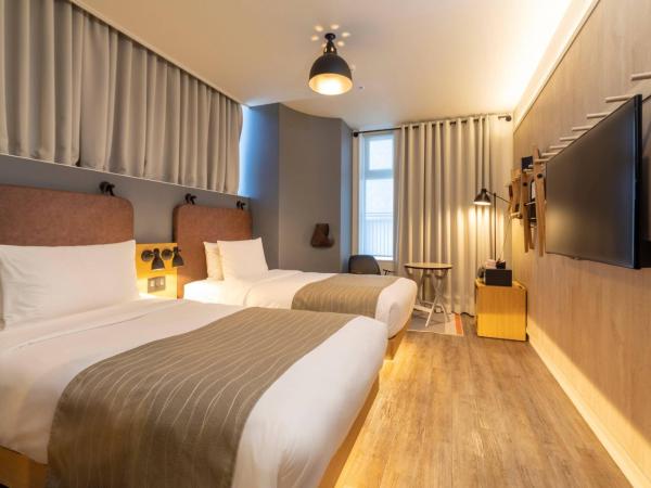 MOXY Osaka Honmachi by Marriott : photo 3 de la chambre moxy sleeper twin, 20sqm, guest room, 2 twin/single bed(s)