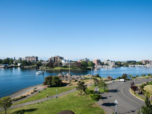 Delta Hotels by Marriott Victoria Ocean Pointe Resort : photo 3 de la chambre chambre lit king-size de luxe avec vue sur l'eau