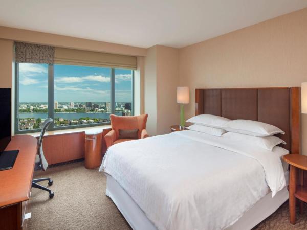 Sheraton Boston Hotel : photo 1 de la chambre chambre avec 1 lit queen-size - vue sur rivière