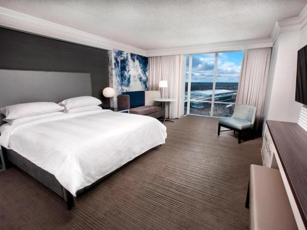 Niagara Falls Marriott on the Falls : photo 1 de la chambre chambre 1 lit king-size - vue sur ville