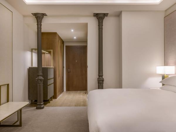 JW Marriott Hotel Madrid : photo 8 de la chambre chambre lit king-size premium deluxe avec balcon - vue sur ville