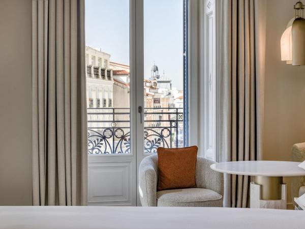 JW Marriott Hotel Madrid : photo 8 de la chambre chambre lit king-size d'angle premium deluxe - vue sur ville