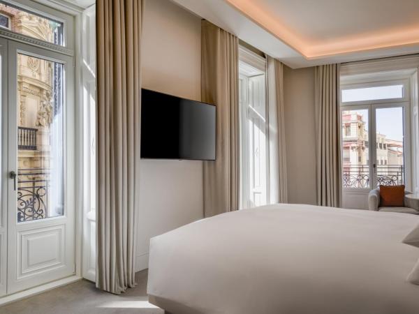 JW Marriott Hotel Madrid : photo 7 de la chambre chambre lit king-size d'angle premium deluxe - vue sur ville