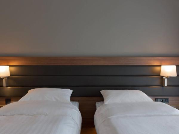 Moxy Amsterdam Houthavens : photo 4 de la chambre chambre lits jumeaux moxy sleeper
