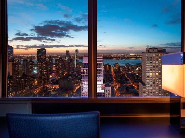W New York - Times Square : photo 2 de la chambre chambre d'angle lit king-size cool - vue sur fleuve hudson
