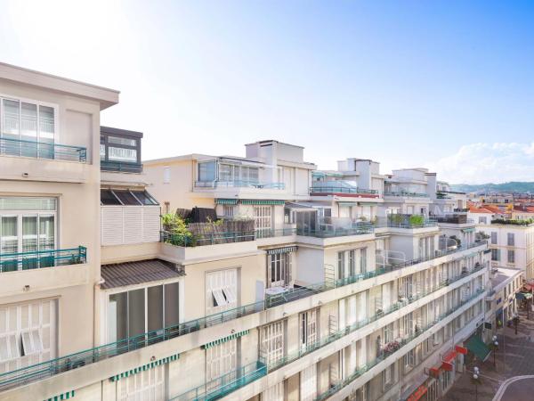 Le Meridien Nice : photo 4 de la chambre chambre lit king-size deluxe - vue sur ville