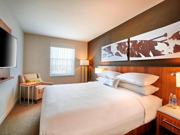 Delta Hotels by Marriott Dartmouth : photo 3 de la chambre suite lit king-size