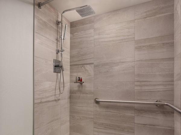 Vancouver Airport Marriott Hotel : photo 5 de la chambre chambre lit queen-size deluxe