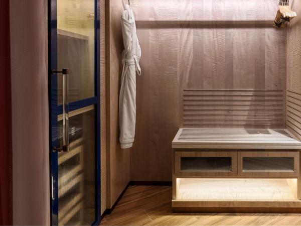 W Dubai - Mina Seyahi, Adults Only : photo 6 de la chambre hébergement fantastique lit king-size avec balcon - vue sur mer