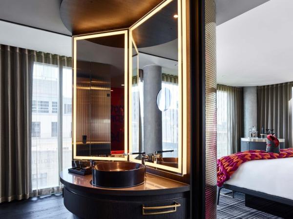 W Melbourne : photo 4 de la chambre chambre d'angle mega plus spacieuse (50 m²) - 1 lit king-size