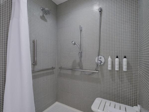 SpringHill Suites by Marriott Dallas NW Highway at Stemmons / I-35East : photo 5 de la chambre suite lit king-size avec canapé-lit