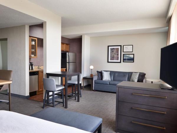 Residence Inn by Marriott London Canada : photo 2 de la chambre grand studio lit king-size et canapé-lit