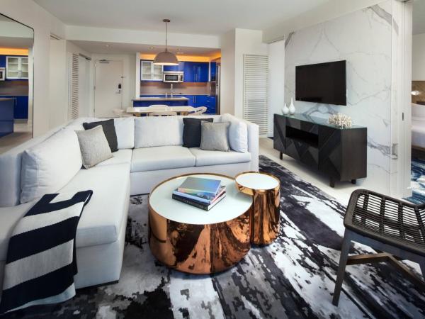 W Fort Lauderdale : photo 3 de la chambre fabulous residential suite, 2 bedrooms, 2 king beds, 1 sofa bed, partial ocean view, balcony