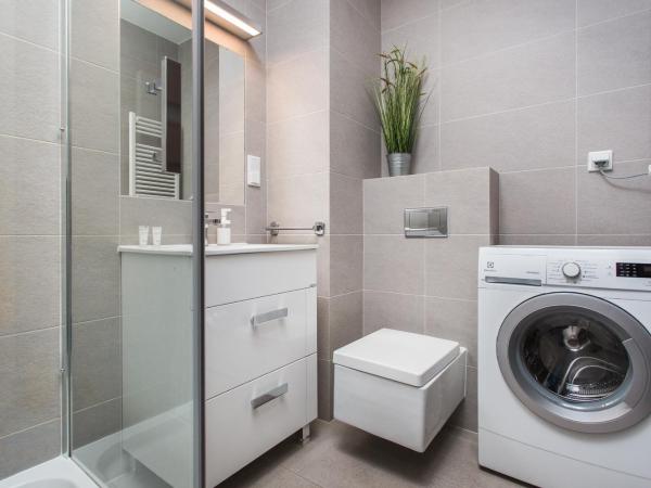 InPoint Apartments G13 near Old Town & Kazimierz : photo 3 de la chambre studio de luxe avec balcon