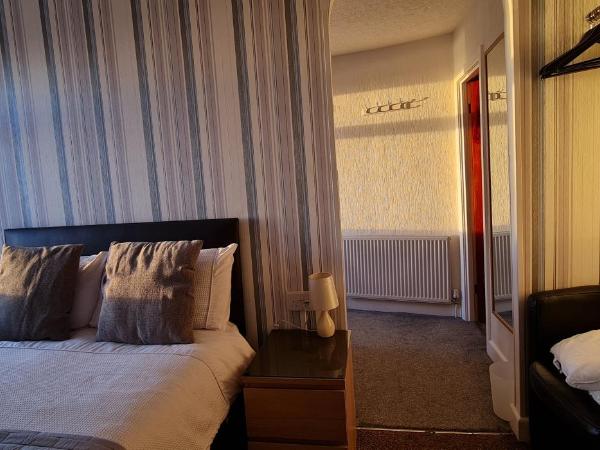 Ocean Bay : photo 3 de la chambre chambre familiale avec salle de bains privative