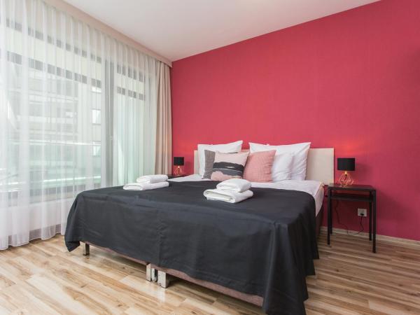 InPoint Apartments G13 near Old Town & Kazimierz : photo 1 de la chambre studio avec balcon