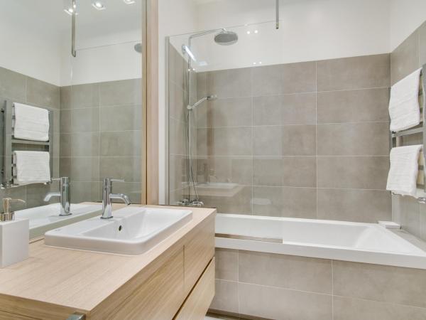 InPoint Apartments G13 near Old Town & Kazimierz : photo 5 de la chambre appartement 1 chambre avec balcon - vue sur château du wawel