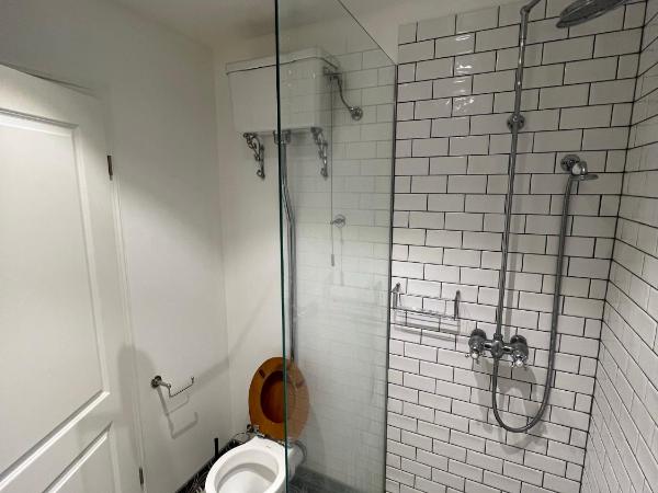 Heart House Guesthouse : photo 2 de la chambre chambre double avec salle de bains privative