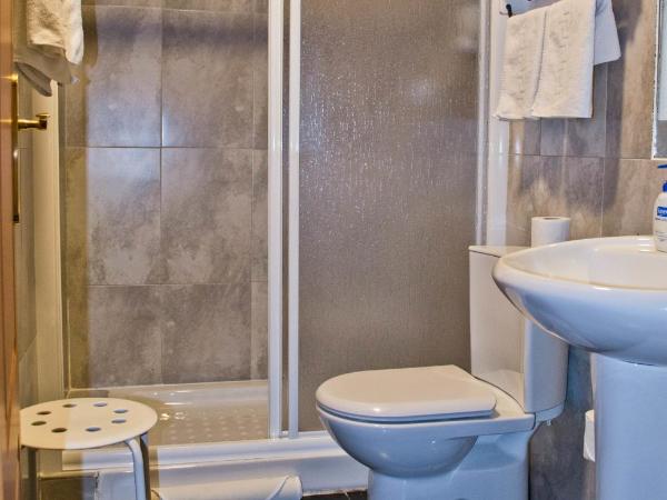 Hostal San Vicente II : photo 2 de la chambre chambre double ou lits jumeaux