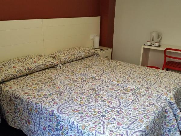 Hostal San Vicente II : photo 3 de la chambre chambre double ou lits jumeaux