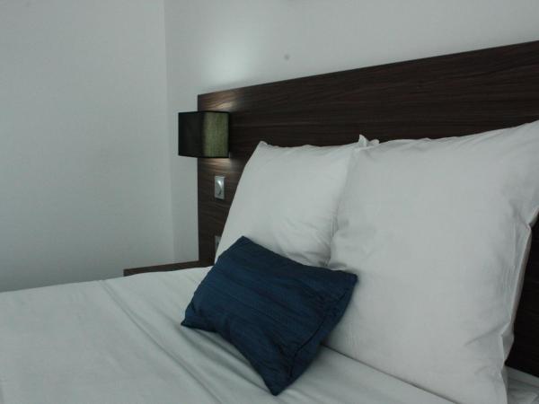 Hotel Libera Caen Colombelles : photo 10 de la chambre chambre double avec kitchenette