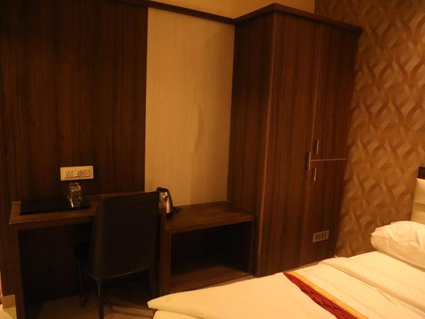 Royal Indraprastha The Hotel : photo 4 de la chambre chambre deluxe avec 2 lits doubles