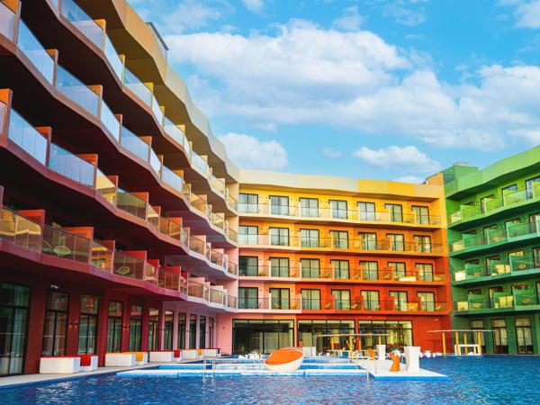 voco Monaco Dubai, an IHG Hotel, Adults Only, World Islands : photo 3 de la chambre chambre lit king-size premium - vue sur piscine