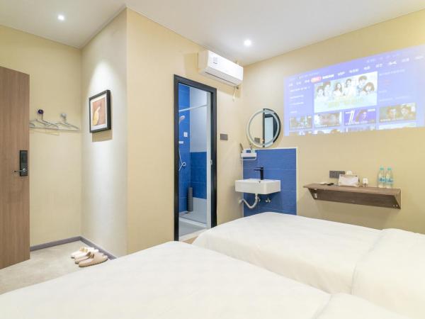 Puzzle Hotel Guangzhou Fenghuang New Village Subway Station : photo 7 de la chambre chambre double avec salle de bains privative