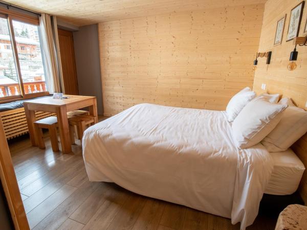 Hotel Les Lutins : photo 1 de la chambre chambre double familiale