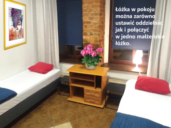 Music Hostel Piotrkowska : photo 3 de la chambre chambre familiale avec salle de bains commune